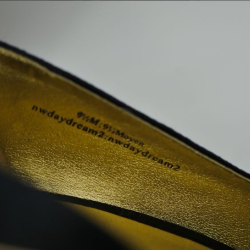 AVAILABLE ONLY IN THE BUNDLE/ Amazing Nine West 9 1/2 Heels, black and gold - Picture 6 of 15